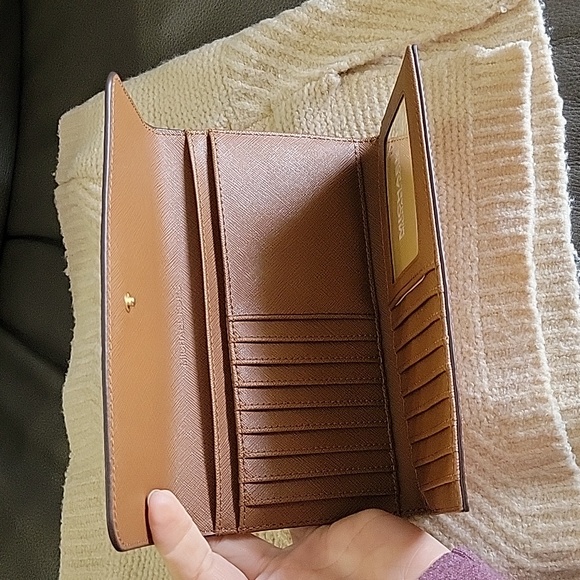 NWT Michael kors jet set travel trifold leather wallet. - Picture 2 of 4